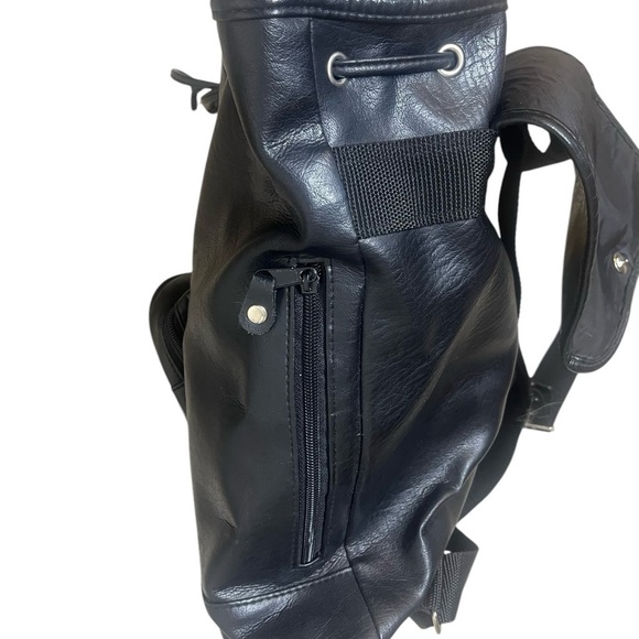 WALT DISNEY WORLD Black PVC Vintage 90's Embroidered Backpack - Picture 5 of 10